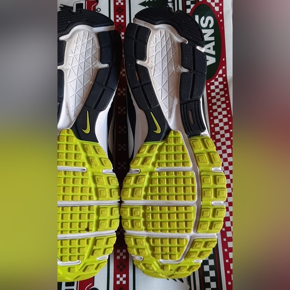 Nike Revolution Running Shoes - Picture 16 of 16